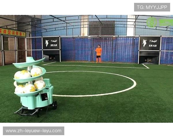 足球黑洞辐射机制能否为足球智能设备的能量管理提供启示